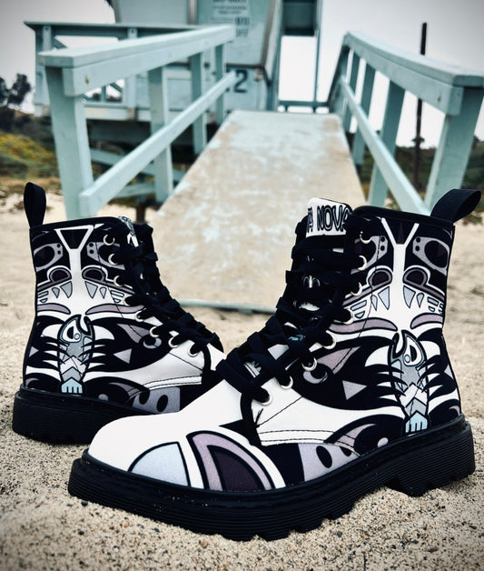 Indigenous Bear (Noir-2) - Art Boots for Women